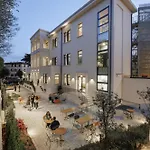 Vandrarhem Yellowsquare *