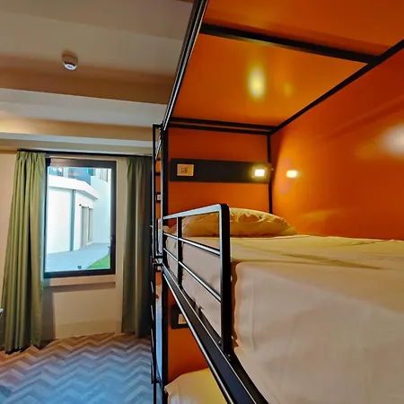 Yellowsquare Auberge de jeunesse *