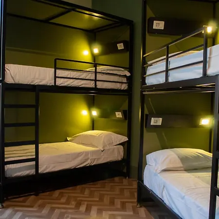Hostel Yellowsquare *