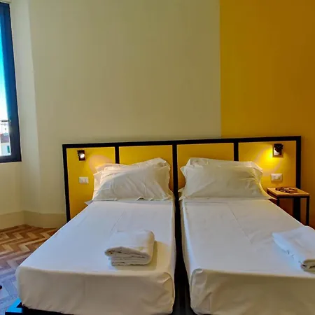 Hostel Yellowsquare