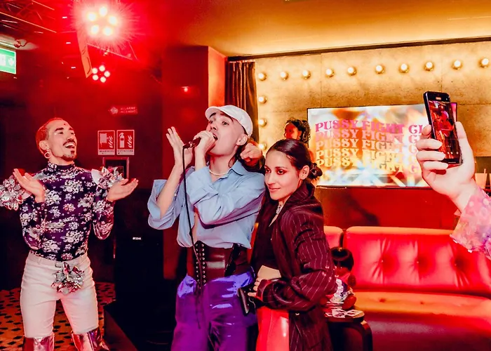 Yellowsquare Auberge de jeunesse *