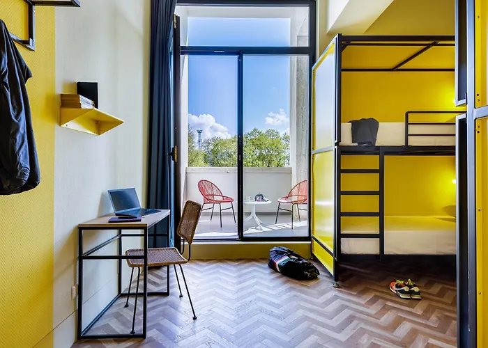 Yellowsquare Auberge de jeunesse *